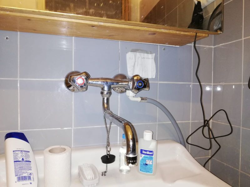 Blick auf den sehr alten Wasserhan / - anschluss