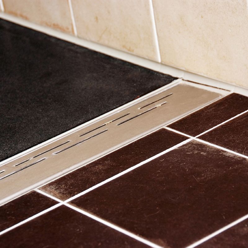 moderne Duschrinne für Wasserablauf